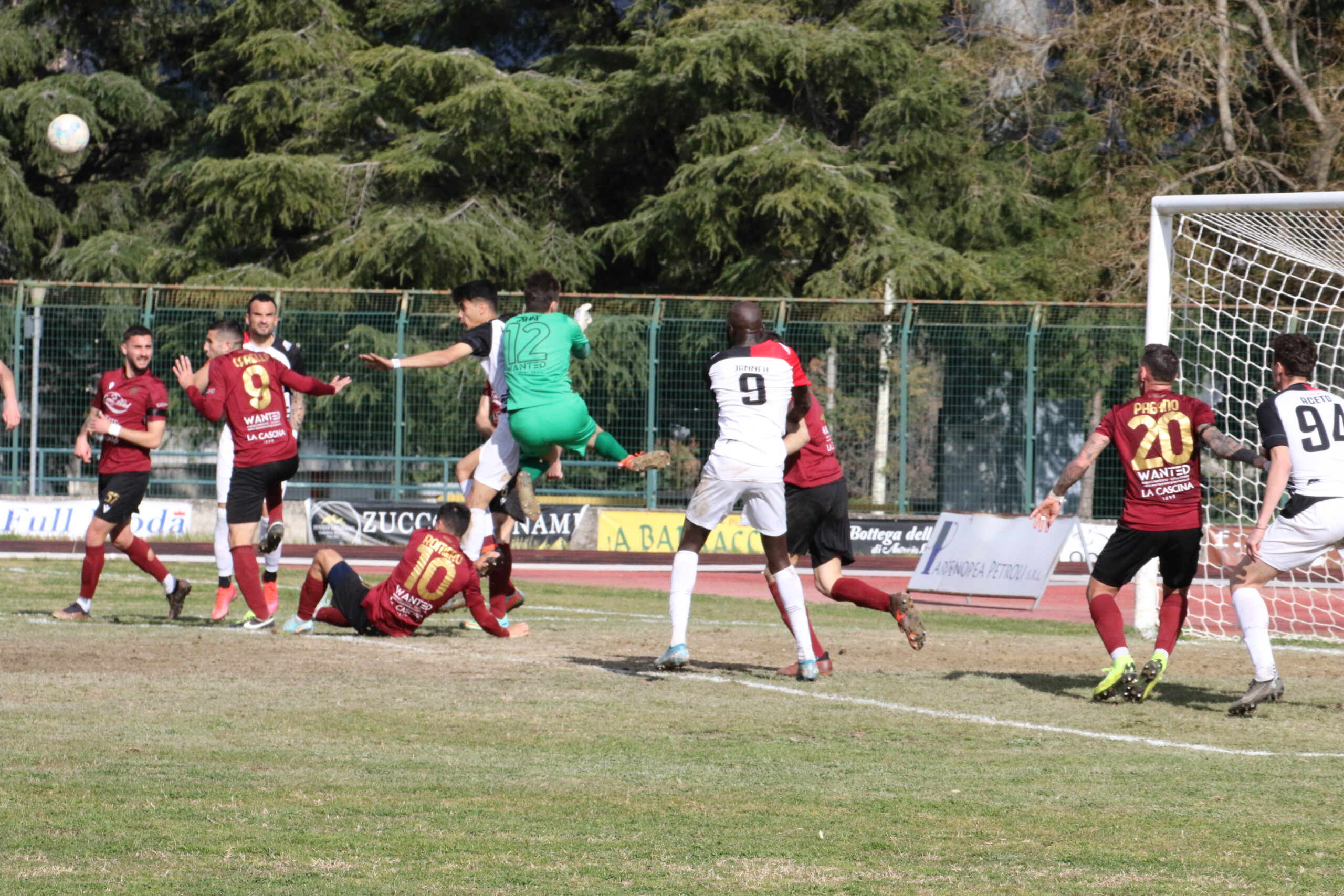 Ultimo respiro fatale per il Castrovillari (0-1). Il derby è del Locri