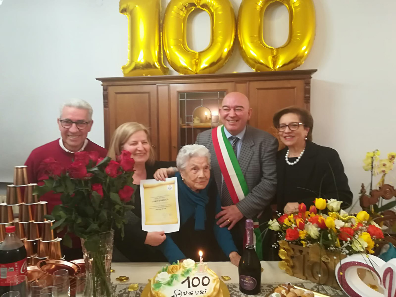 Civita: la maestra Dilla compie 100 anni, comunità in festa