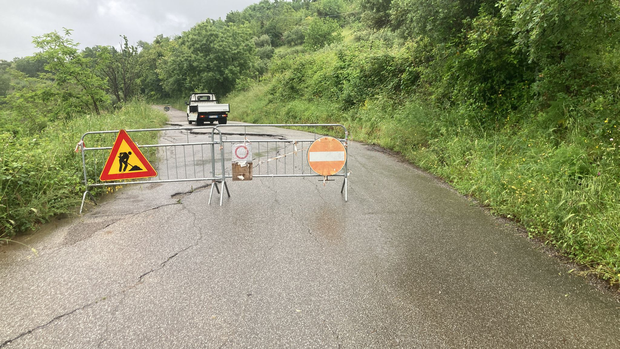 Altomonte, smottamento lungo la Sp 121: chiuso il tratto per le saline di Lungro