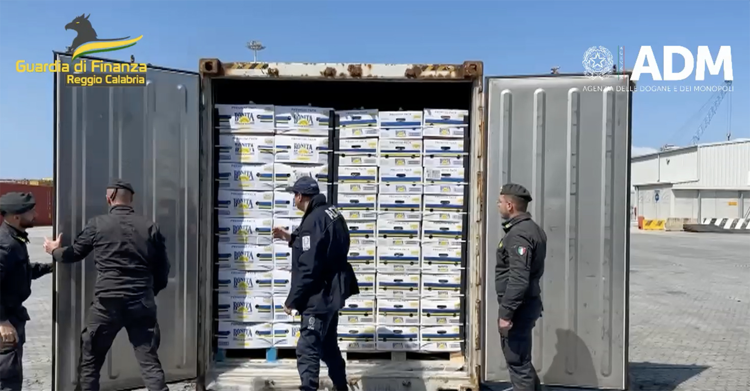 Sequestro record al porto di Gioia Tauro: in un container trovati oltre 2700 chili di cocaina