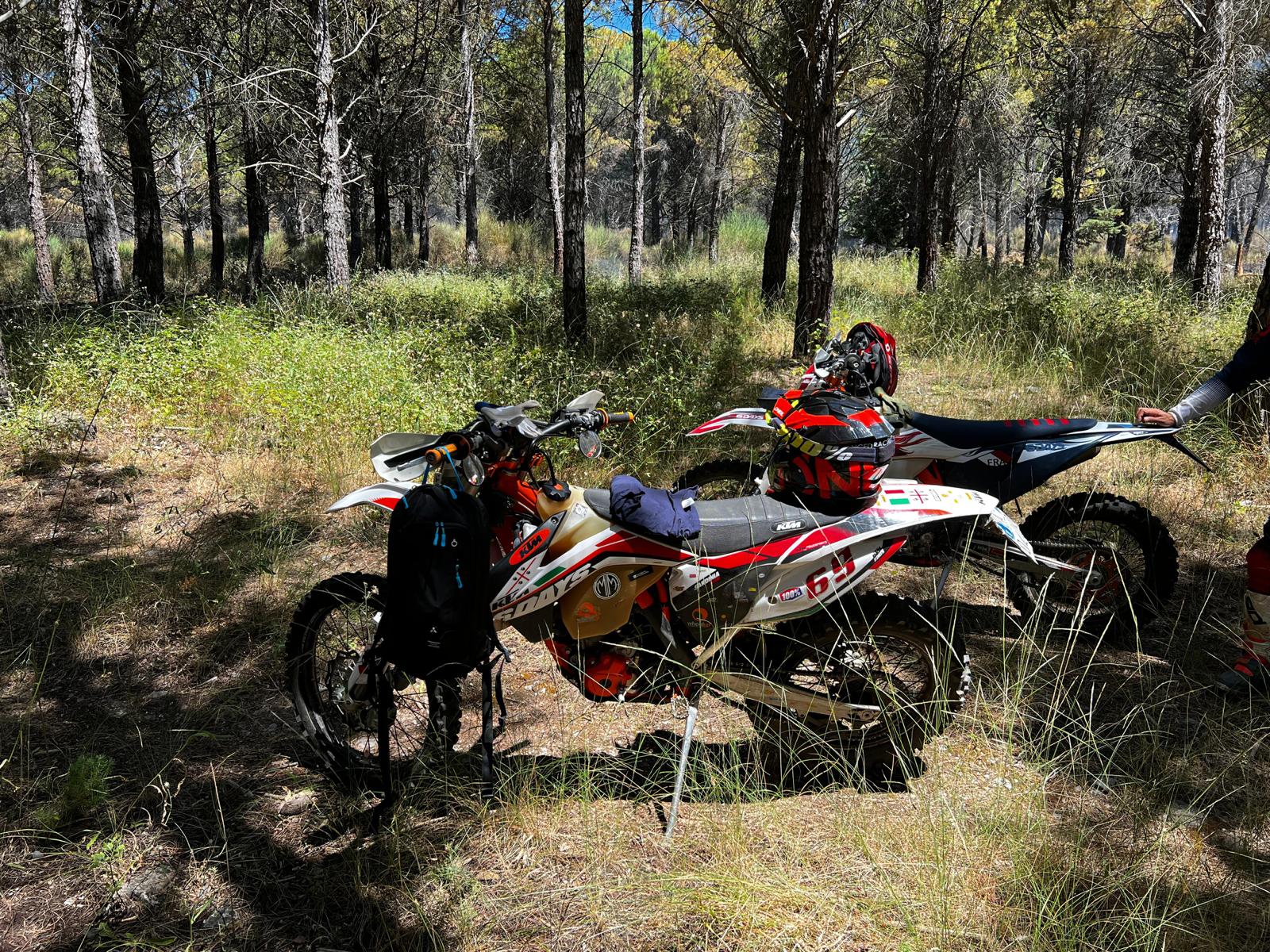 Motociclisti impegnati nella campagna antincendio