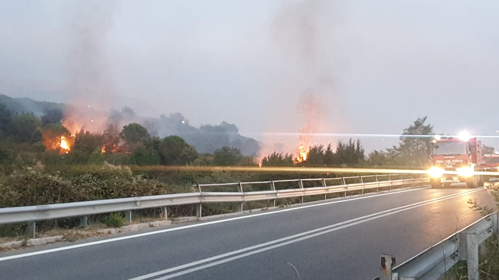 Ancora fiamme sul Pollino: disagi alla circolazione sulla A2