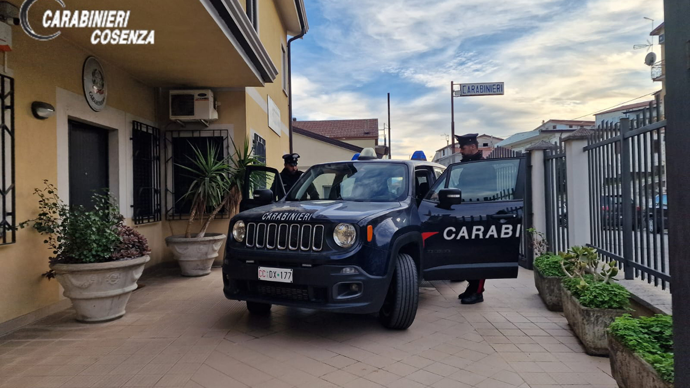 Doppio furto in pochi minuti: arrestati dai Carabinieri di Altomonte due rumeni