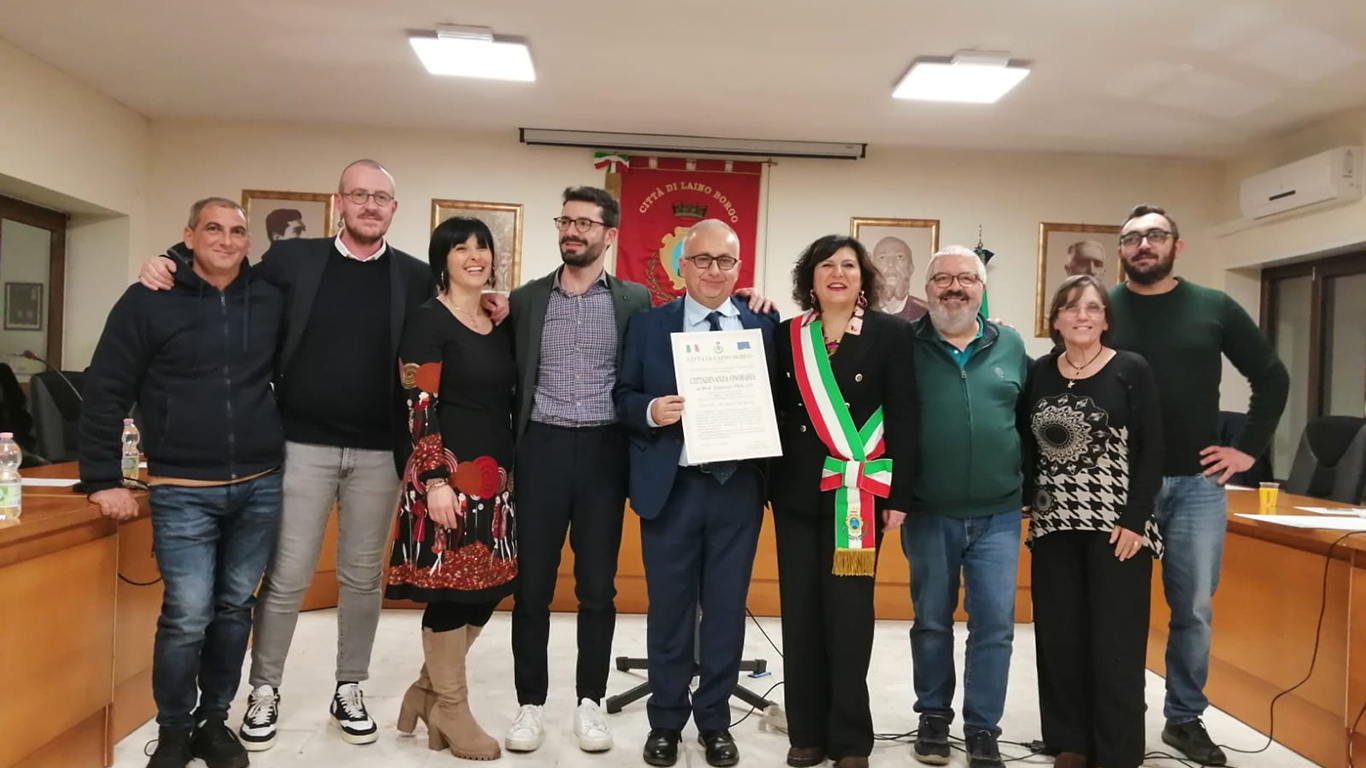 Laino Borgo conferisce cittadinanza onoraria all’archeologo Mollo