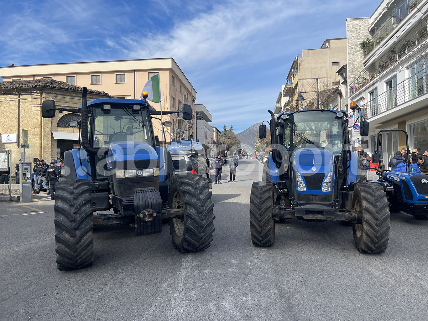 Agricoltori: la protesta si sposta su Roma, mezzi in marcia da varie parti d’Italia