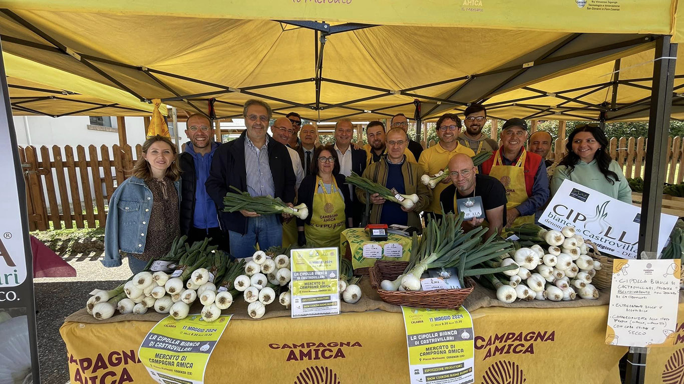 Un prodotto di qualità straordinarie: la Cipolla Bianca di Castrovillari conquista il mercato di Campagna Amica