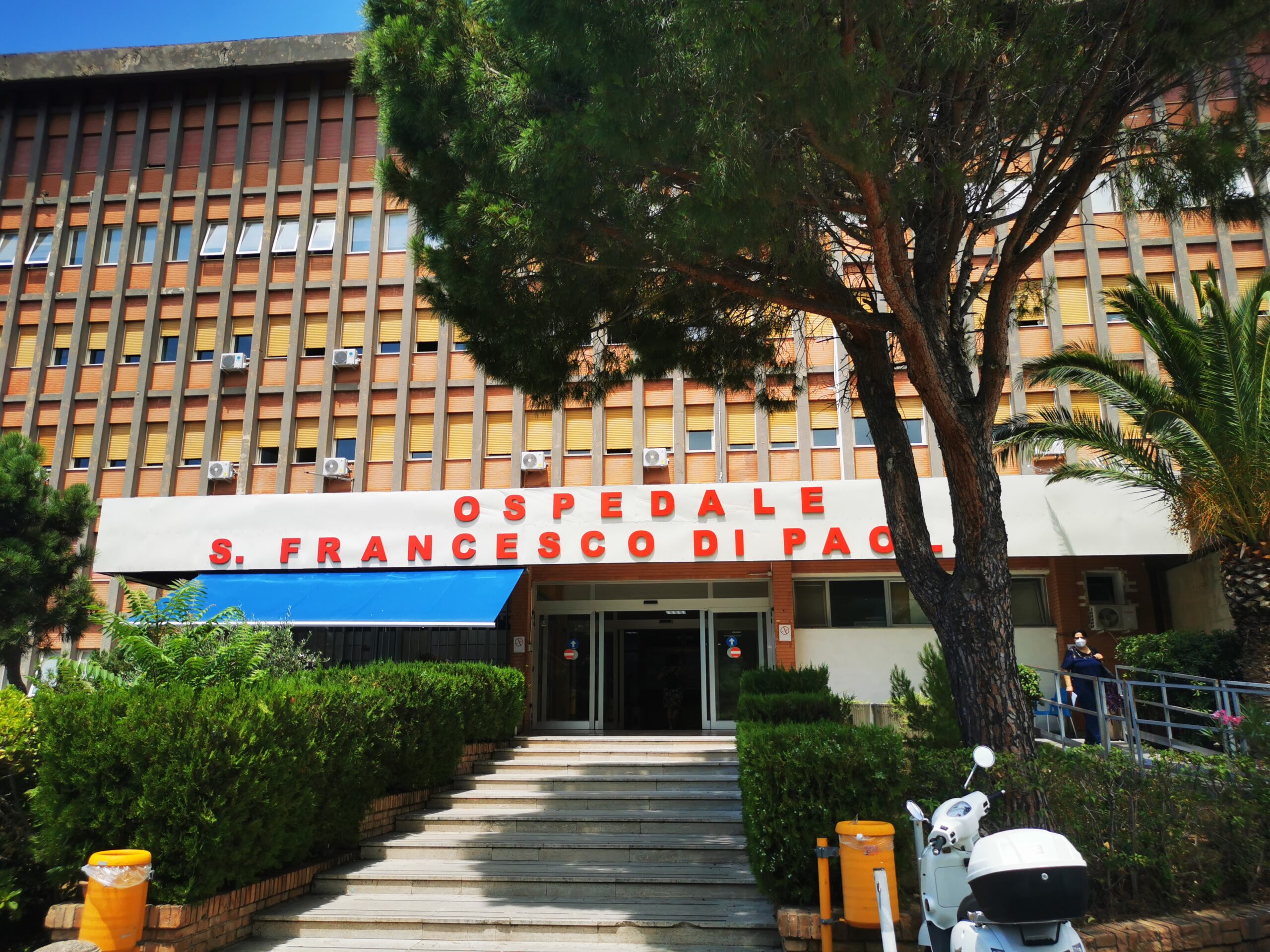 Travolto dal cancello di un abitazione: 52enne trasferito d’urgenza all’ospedale di Paola